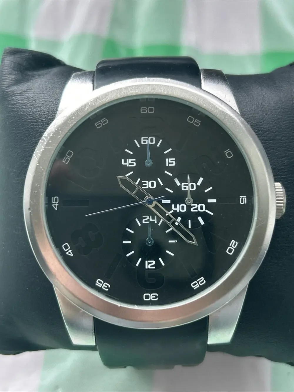 Large Silver Tone Black Dial Men’s Quartz Watch